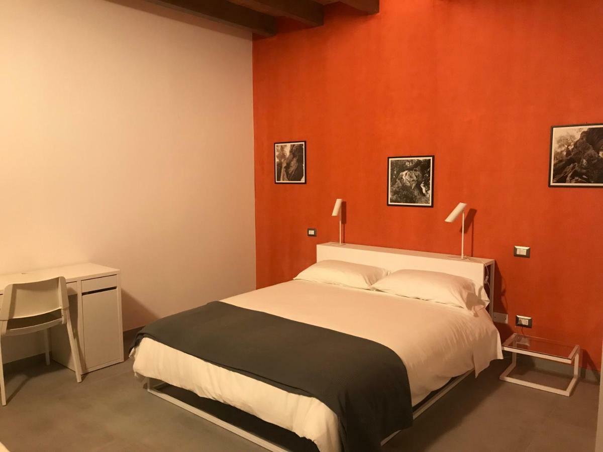 Отель La Casa Di Raffaele Матера Экстерьер фото